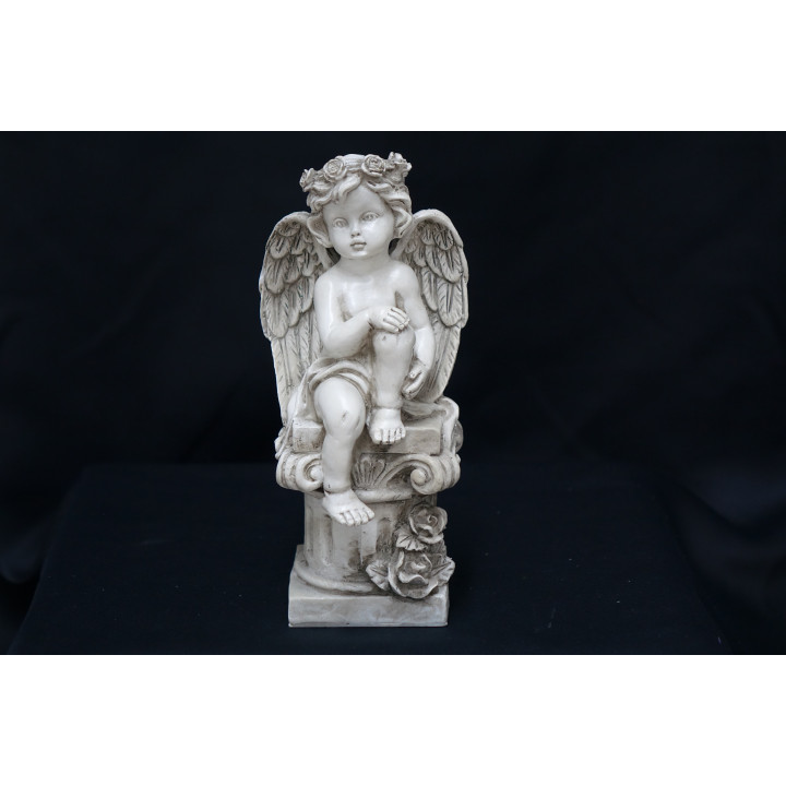 ANGE ASSIS SUR COLONNE EN RESINE - OBJET DE DECORATION FUNERAIRE - HAUTEUR 20.5 CM – Catalogue Funéraires 2024 – Arteverdeco