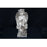 ANGE ASSIS SUR COLONNE EN RESINE - OBJET DE DECORATION FUNERAIRE - HAUTEUR 20.5 CM – Catalogue Funéraires 2024 – Arteverdeco