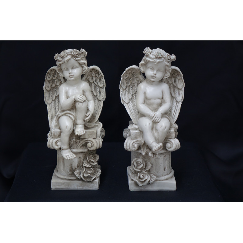 ANGE ASSIS SUR COLONNE EN RESINE - OBJET DE DECORATION FUNERAIRE - HAUTEUR 20.5 CM – Catalogue Funéraires 2024 – Arteverdeco