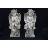 ANGE ASSIS SUR COLONNE EN RESINE - OBJET DE DECORATION FUNERAIRE - HAUTEUR 20.5 CM – Catalogue Funéraires 2024 – Arteverdeco